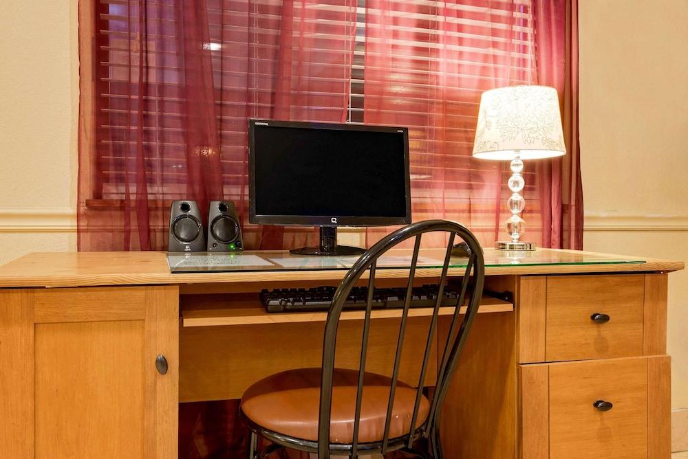 Super 8 By Wyndham Somerset Esterno foto