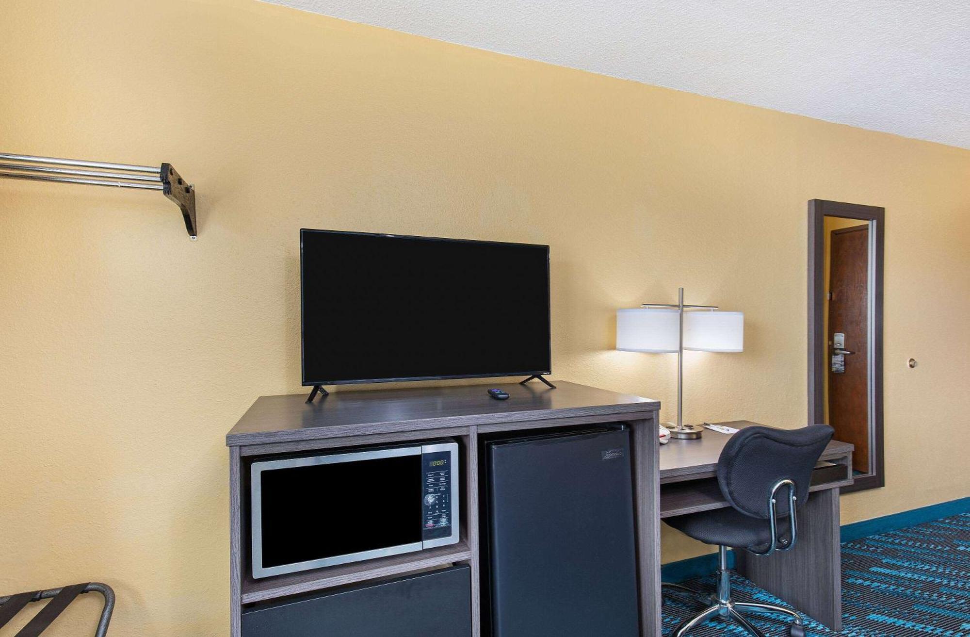 Super 8 By Wyndham Somerset Esterno foto