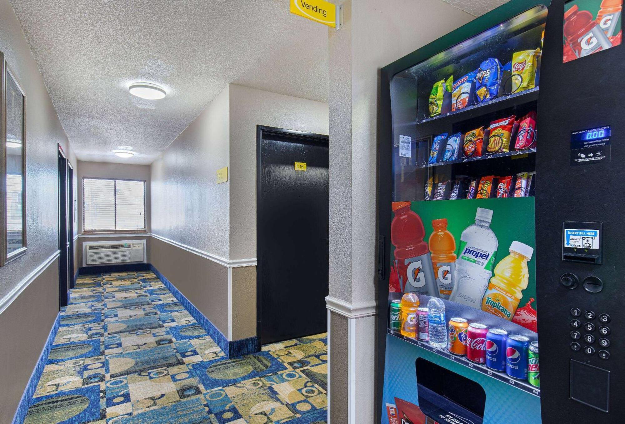 Super 8 By Wyndham Somerset Esterno foto