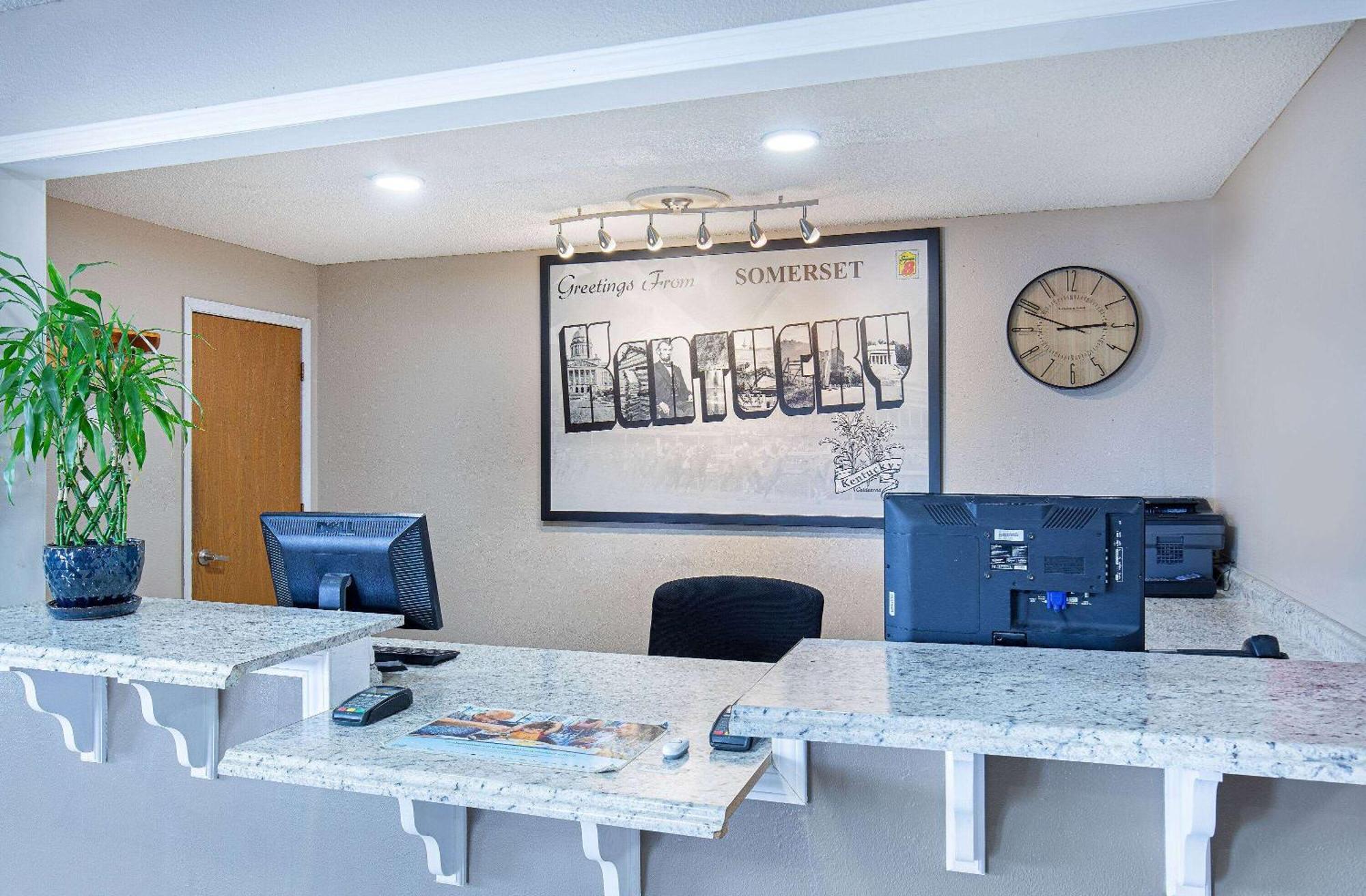Super 8 By Wyndham Somerset Esterno foto